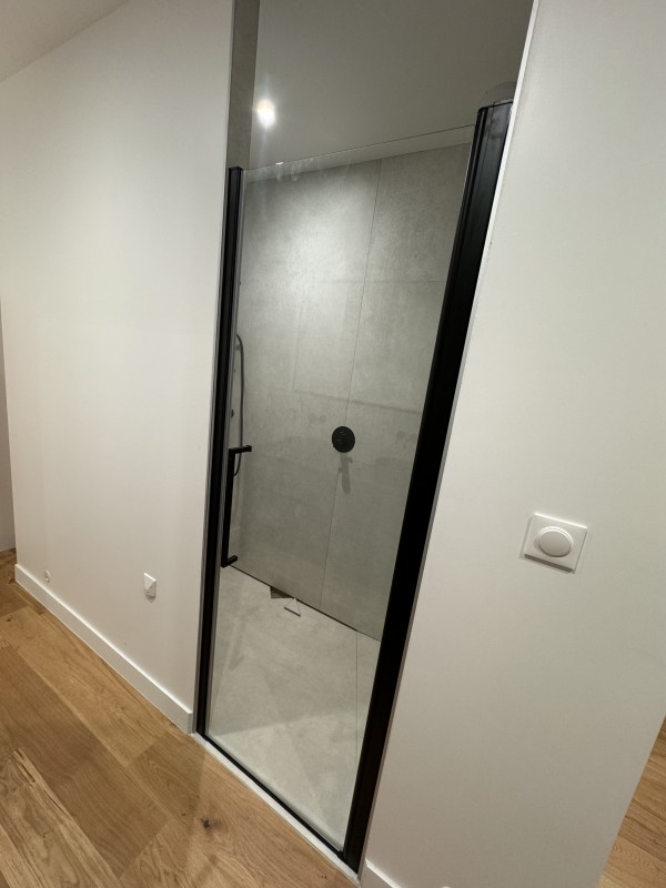  Installation neuve de plomberie avec une salle de bain et deux salle d’eau dans une maison à Bouliac en Gironde.