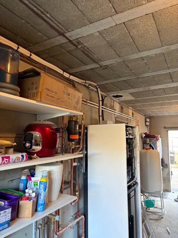 Remplacement d’une chaudière et d’un ballon électrique par une Pac Air/Eau double service à Cenon près de Bordeaux .