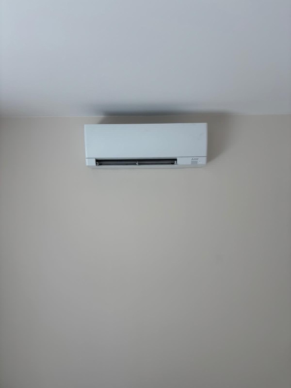 Installation de cinq splits Mitsubishi sur Mérignac sur une maison en rénovation