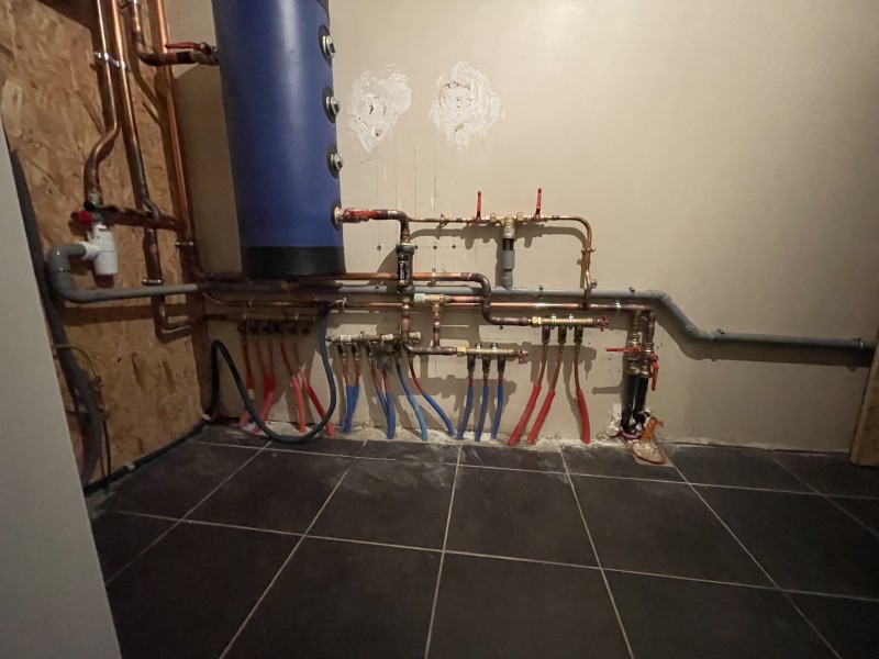 Installation d’une pompe à chaleur double service en remplacement d’une chaudière gaz. À Avensan en Gironde .