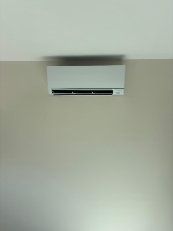 Installation de cinq splits Mitsubishi sur Mérignac sur une maison en rénovation