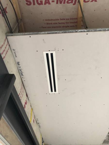 Installation de plusieurs unités gainables de climatisation avec un seul groupe extérieure de marque Mitsubishi dans une maison neuve en bois à Andernos les Bains