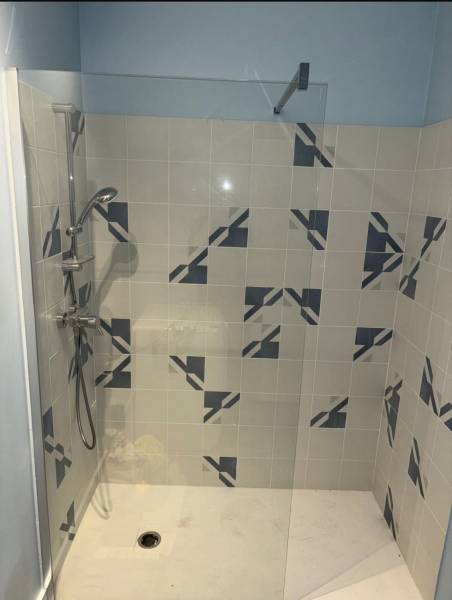 Prix au m2 pour rénover une salle de bain avec création de douche à l'italienne à Bègles