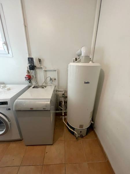 Installation d'une pompe à chaleur Air/Eau sur Léognan en remplacement d'une chaudière gaz avec un ballon Styx à gaz .