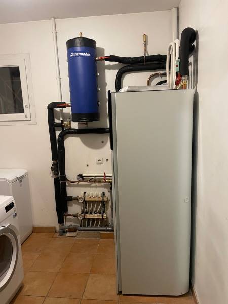 Installation d'une pompe à chaleur Air/Eau sur Léognan en remplacement d'une chaudière gaz avec un ballon Styx à gaz .