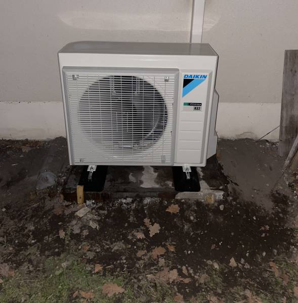 Installation d'une pompe à chaleur Air/Eau sur Léognan en remplacement d'une chaudière gaz avec un ballon Styx à gaz .