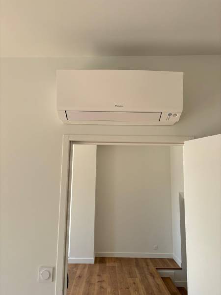 Devis installation clim réversible avec splits DAIKIN pour une maison à Bègles