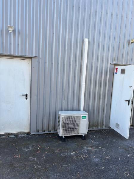 Clim réversible avec cassette : pose et installation pour des locaux professionnels vers Beychac et Caillau en Gironde