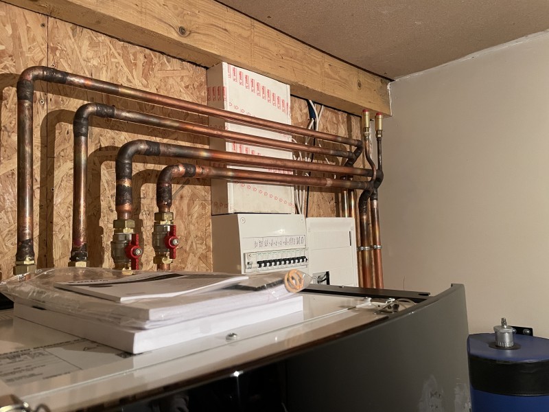 Installation d’une pompe à chaleur double service en remplacement d’une chaudière gaz. À Avensan en Gironde .