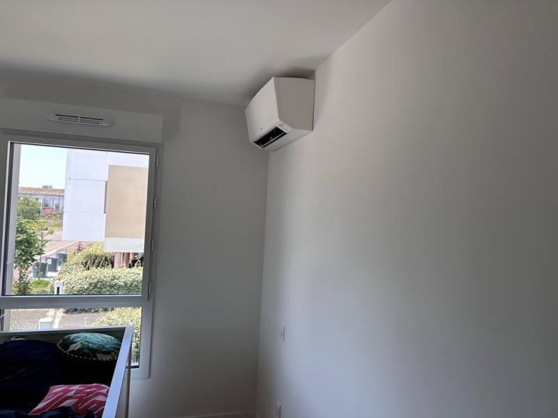 installation de 4 splits muraux Daikin à Bruges en Gironde 
