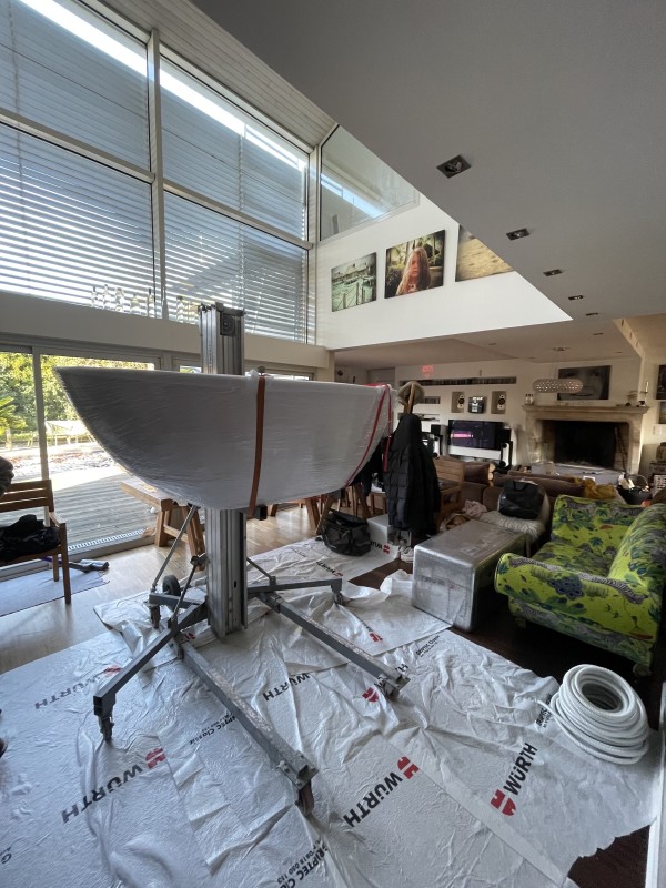 Installation d’une baignoire en Solid Suface au premier étage d’un projet avec la manutention de précision avec une baignoire de 170kg à Bègles . 