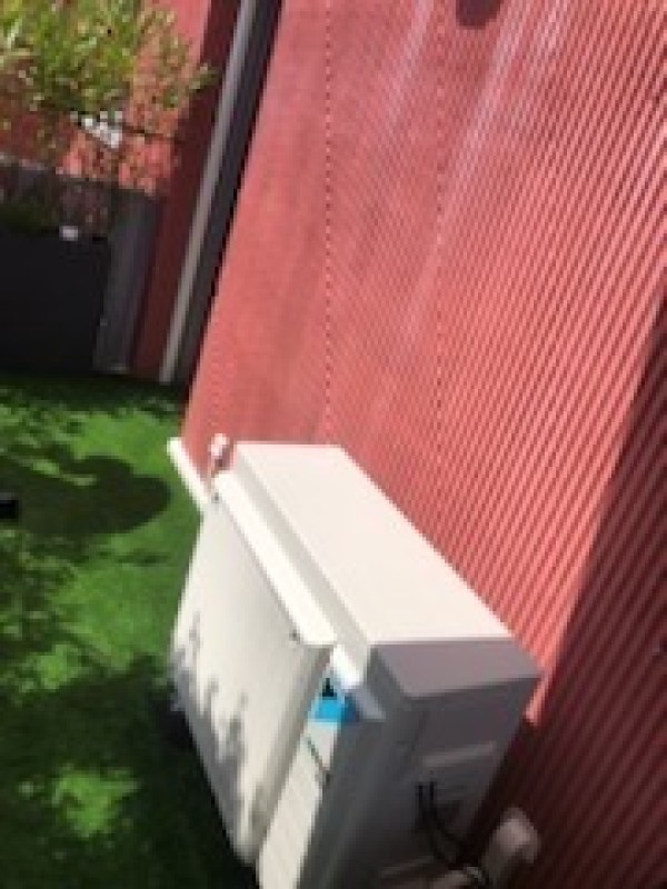 Installation d'une climatisation neuve réversible de marque DAIKIN à Bordeaux