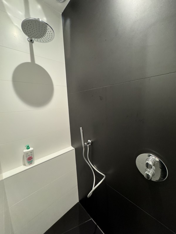  Installation neuve de plomberie avec une salle de bain et deux salle d’eau dans une maison à Bouliac en Gironde.