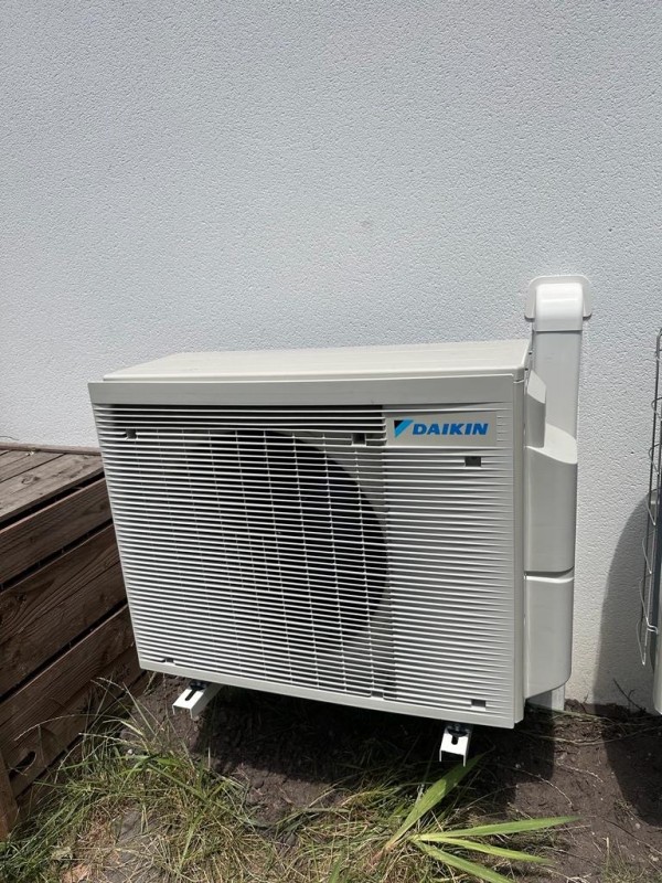 installation de 4 splits muraux Daikin à Bruges en Gironde 