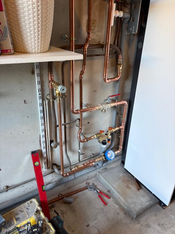 Remplacement d’une chaudière et d’un ballon électrique par une Pac Air/Eau double service à Cenon près de Bordeaux .