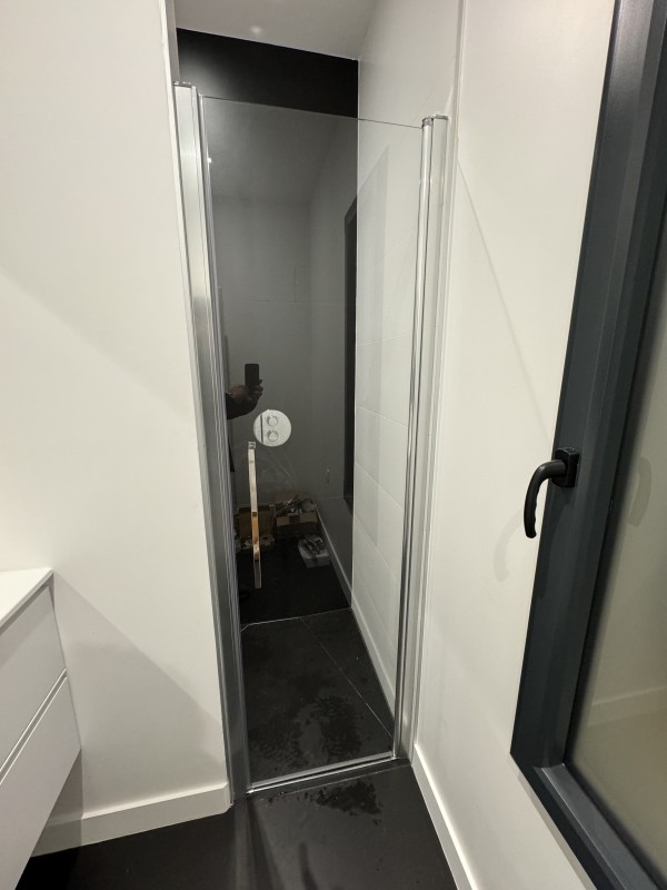  Installation neuve de plomberie avec une salle de bain et deux salle d’eau dans une maison à Bouliac en Gironde.