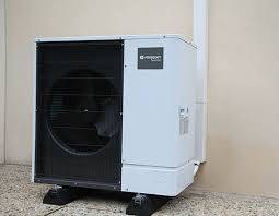 Climatisation réversible à Artigues-près-Bordeaux en Gironde : installation de pompe à chaleur FRISQUET avec plusieurs splits pour une maison individuelle